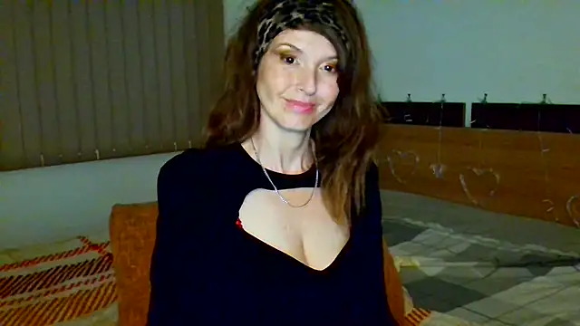 LoveElenika live