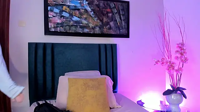 FreyaCameron live