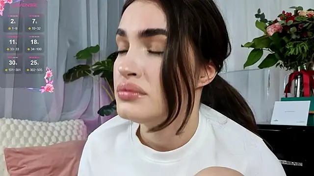 SweetAuraa live