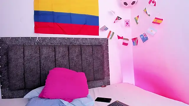 MiaFoox__ live