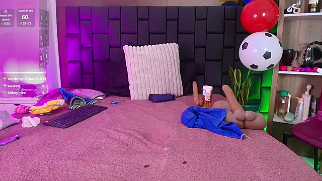 EllenaBoobs_ live