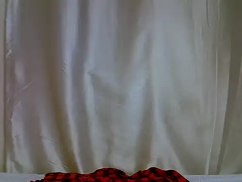 Qute_nipple live