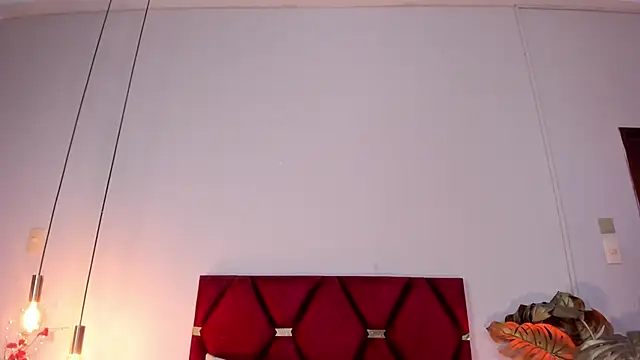 AnnaBroooks live