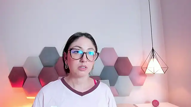 Emilywatsonn live