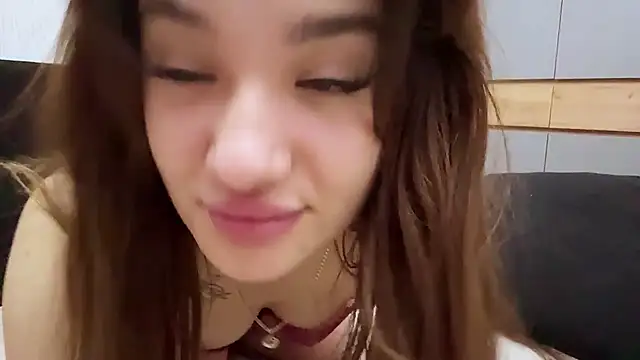EmilyStellari live