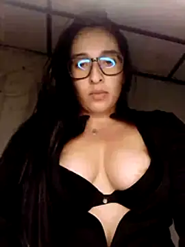 kira-stormm live