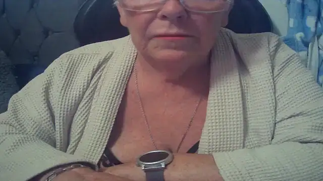 Playful_MILF_Demi live