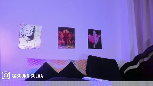 LarissaHell live