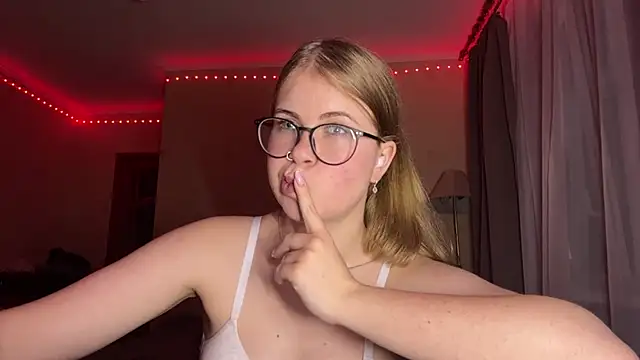 Amy_Maev live
