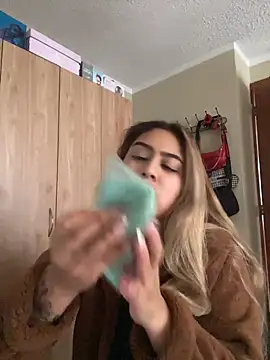Miabonnett_ live