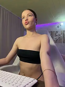EmmyMills live