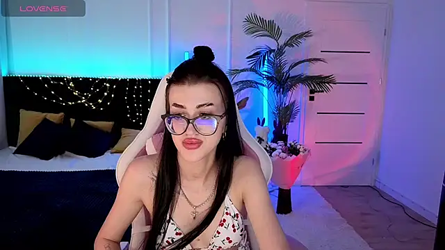 Ariella_Me live