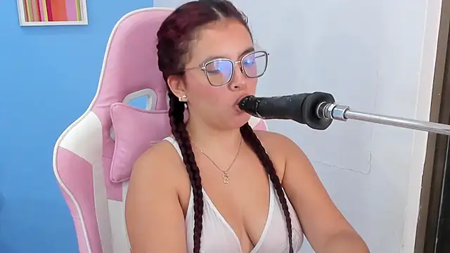 Maddy_red_ live