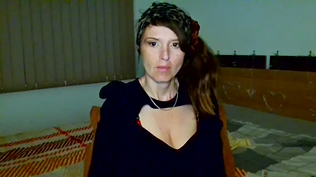 LoveElenika live