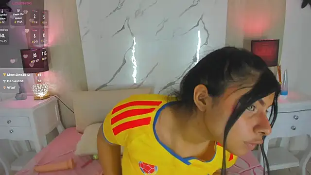DanniValencia live