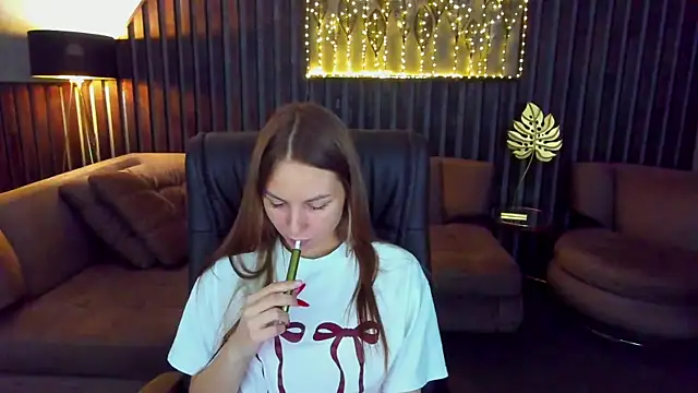 MilaAddams live