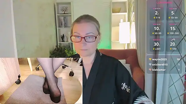Alexandra_Kind live