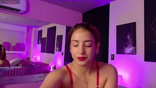 Bella-Saint live