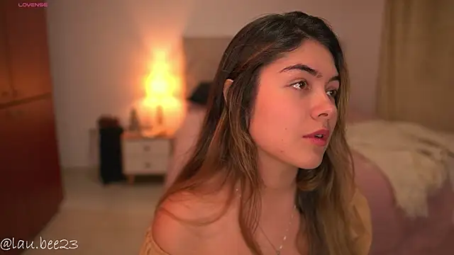 Lau_Bee live