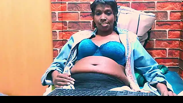 Fuckable_Nasty_MILF live