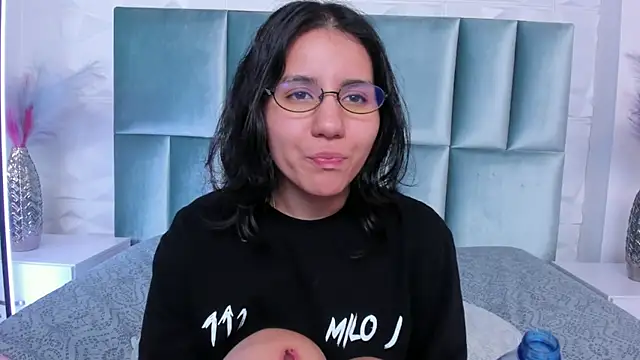 HollyPeach live