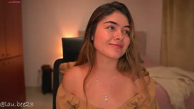 Lau_Bee live