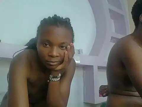 Queenn_vee live