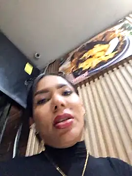 Doll_Loren live