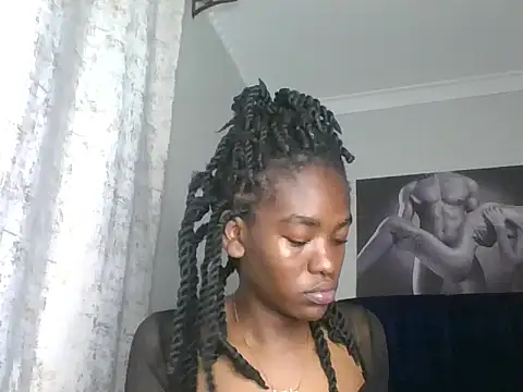 Lola_Allure live