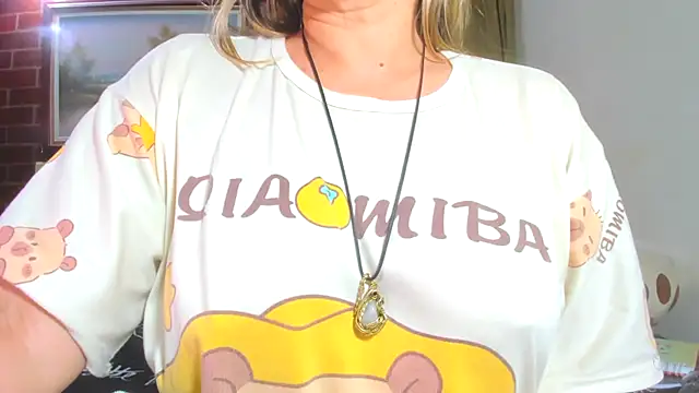 LatinaMature_ live