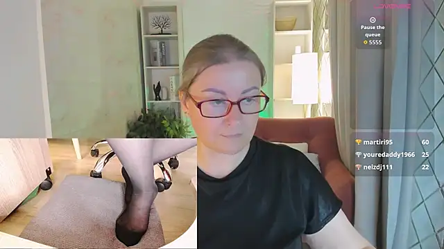 Alexandra_Kind live
