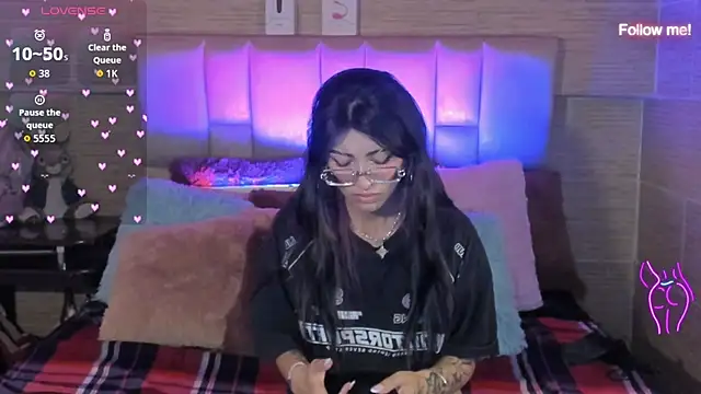 mia_devine_ live