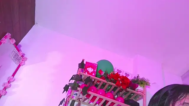 petite_coral live
