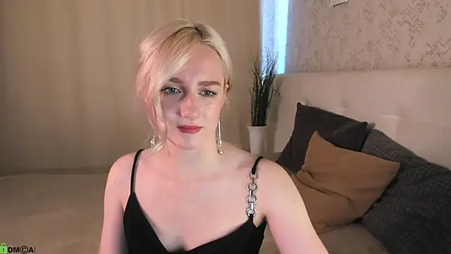 Chloe-Deccer live