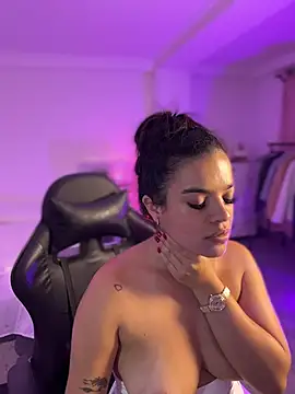 JuanitaMore01 live