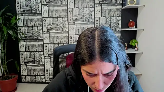 DanielaMonroe live