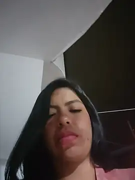 Noa_rousse01 live
