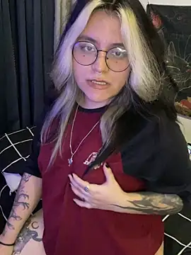 NaylaVelvet live
