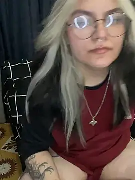 NaylaVelvet live