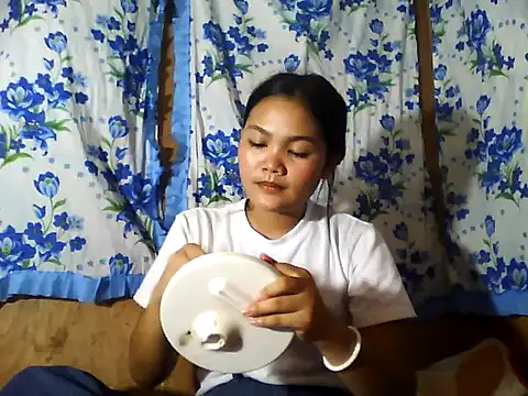 PinaySkinnyJust18 live