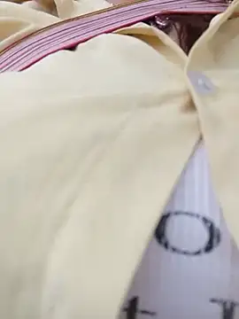 Yellow-pink live
