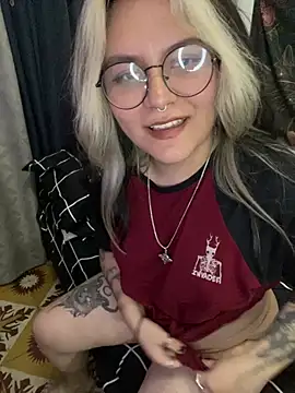 NaylaVelvet live