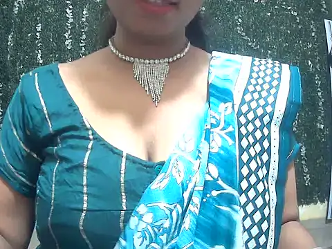 Ruhi_Hotty live