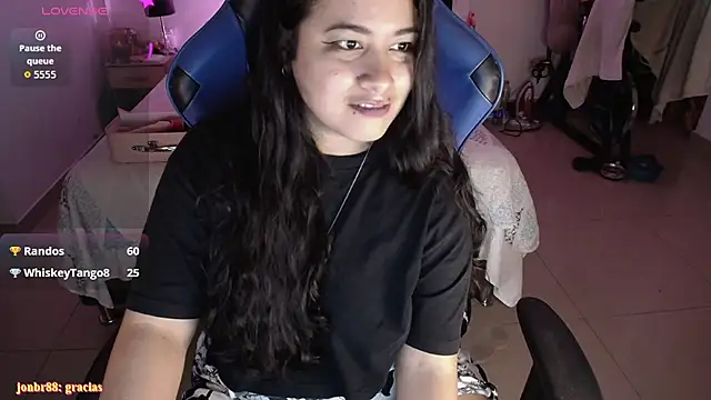 LauraHawkes live