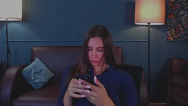 NicoleWells22 live