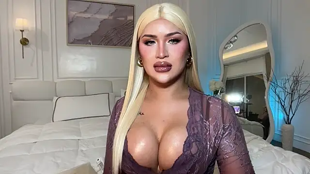 Your_Majesty_Tyra live