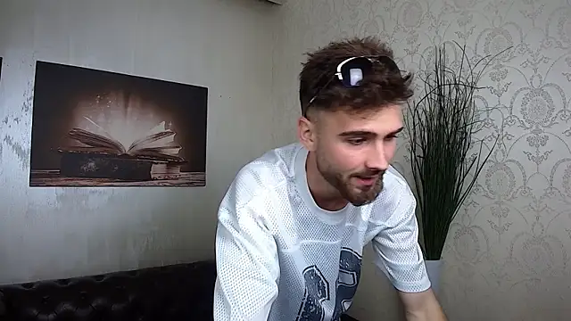 KyloEast live