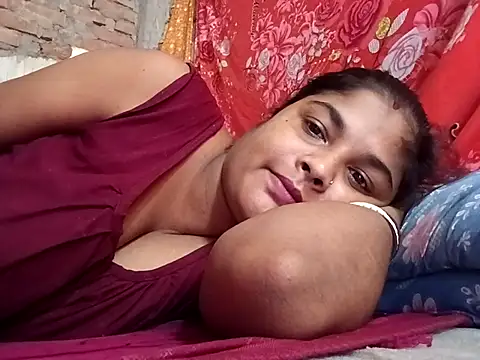 indian-hotty-PRIYANKA live