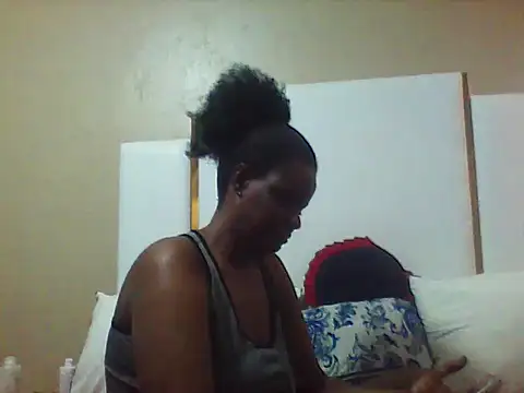 creamyhairy_puss live