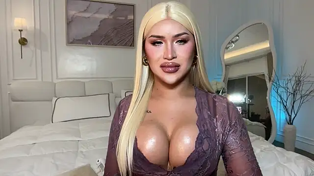 Your_Majesty_Tyra live